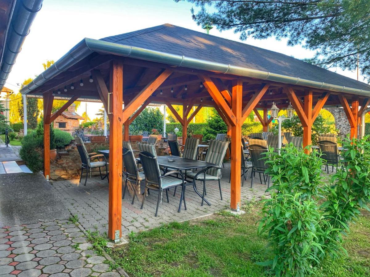 Hotel Zeta Ленти Екстериор снимка