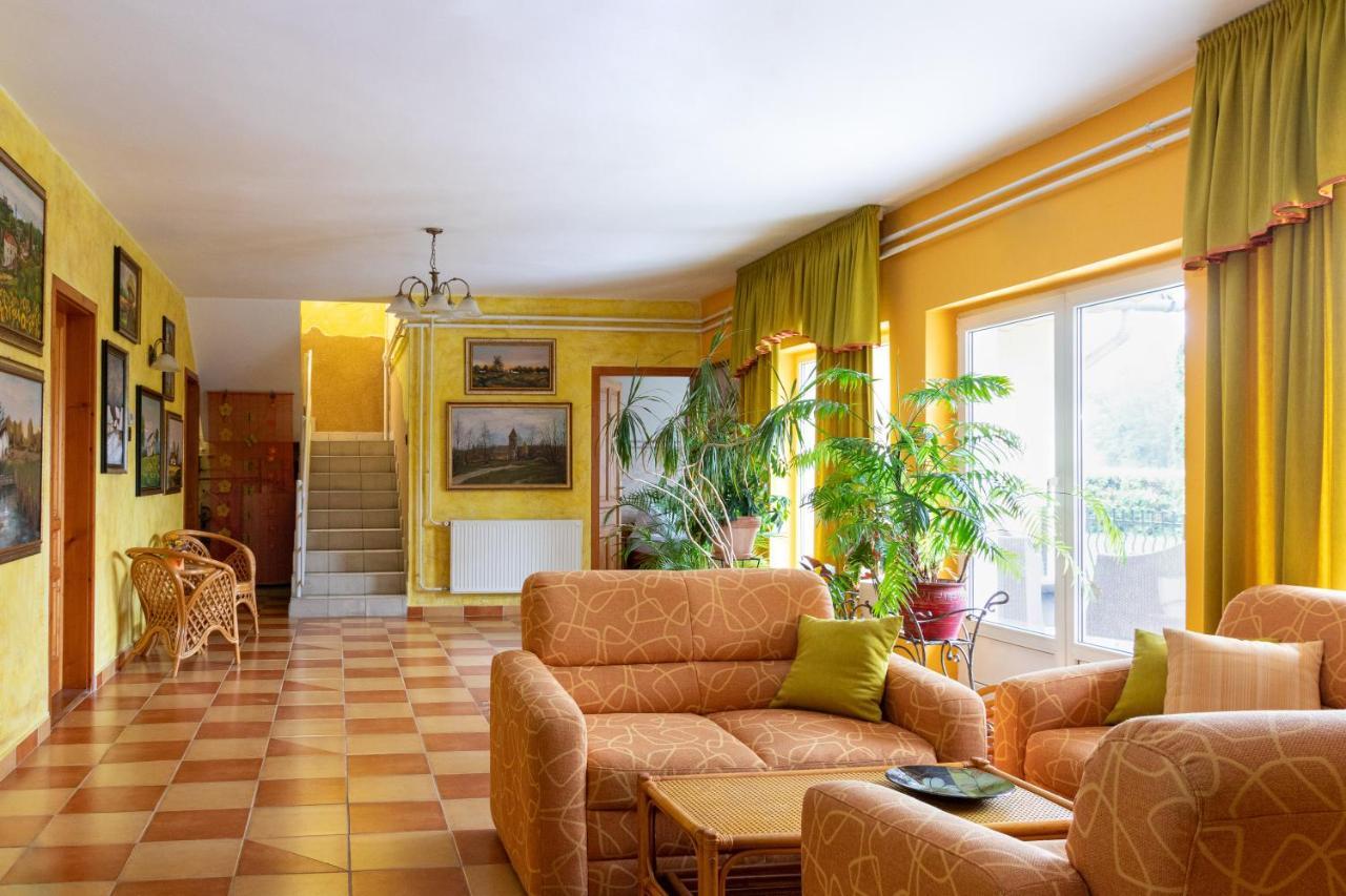 Hotel Zeta Ленти Екстериор снимка