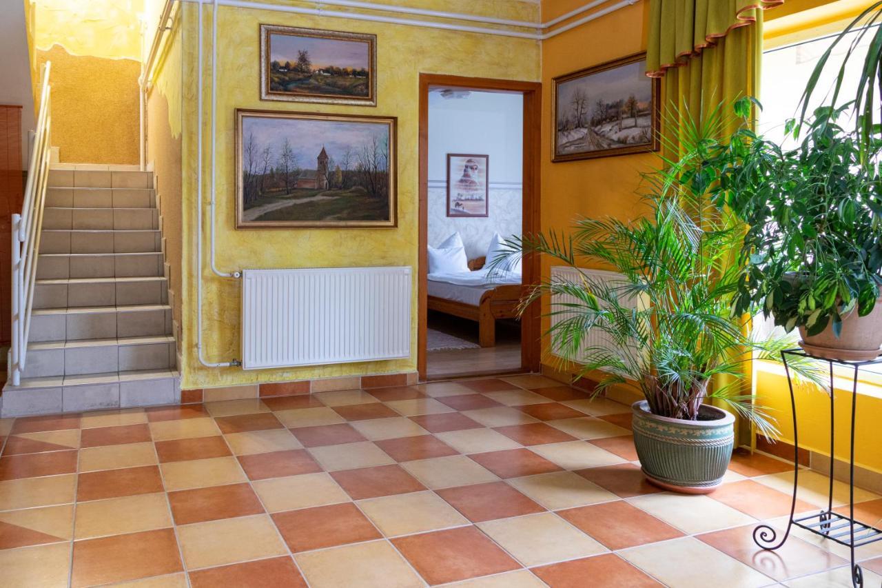 Hotel Zeta Ленти Екстериор снимка