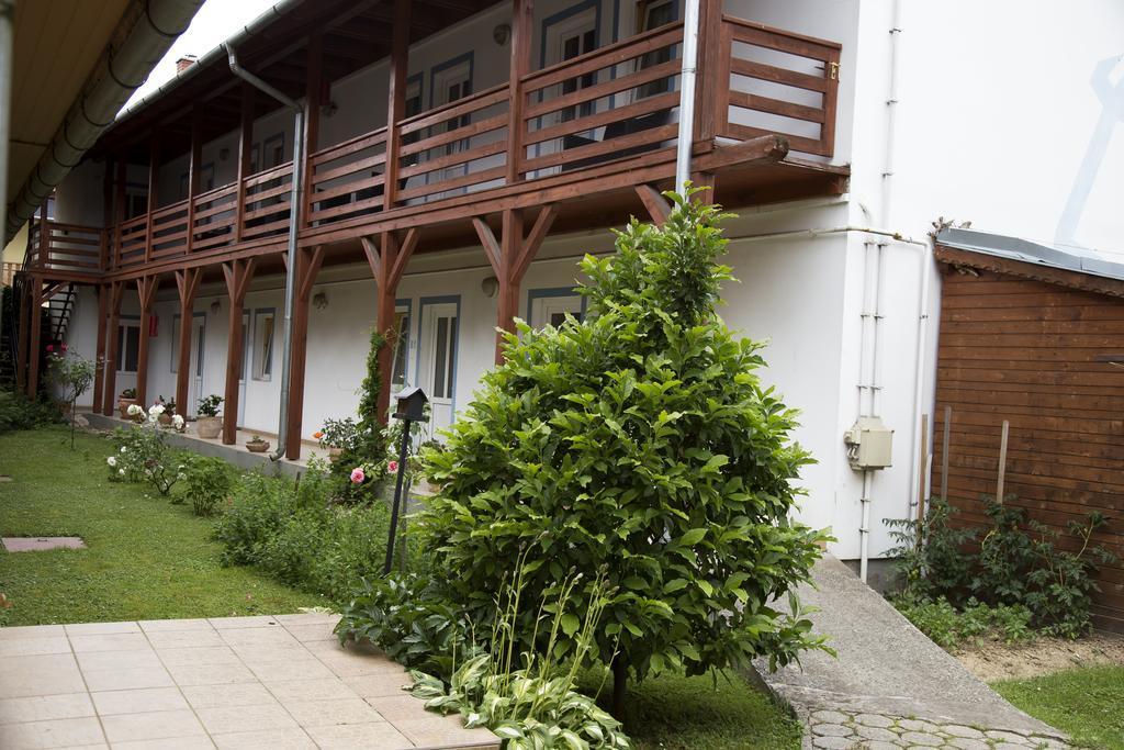 Hotel Zeta Ленти Екстериор снимка